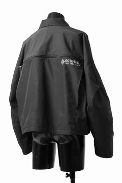 画像をギャラリービューアに読み込む, D-VEC x ALMOSTBLACK COLLARED BLOUSON / GORE-TEX INFINIUM™ POLARIS 2L (BLACK)