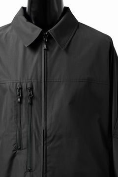 画像をギャラリービューアに読み込む, D-VEC x ALMOSTBLACK COLLARED BLOUSON / GORE-TEX INFINIUM™ POLARIS 2L (BLACK)