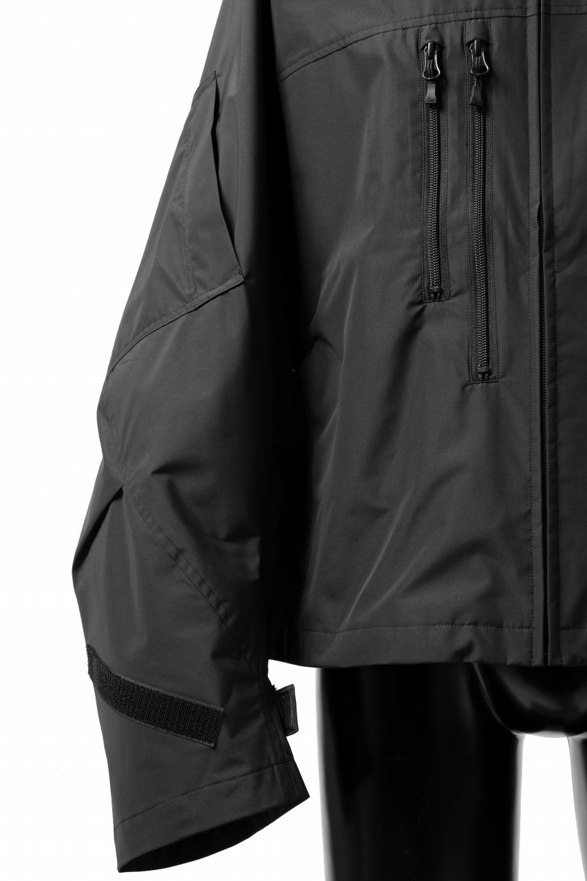 画像をギャラリービューアに読み込む, D-VEC x ALMOSTBLACK COLLARED BLOUSON / GORE-TEX INFINIUM™ POLARIS 2L (BLACK)