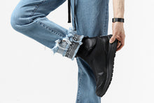 Load image into Gallery viewer, FACETASM CROPPED PRINT DENIM PANTS (INDIGO)