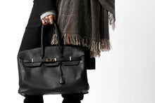 Load image into Gallery viewer, DEFORMATER.® TRAVEL BAG / SMOOTH COWHIDE (BLACK / GOLD PARTS)
