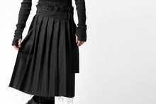 画像をギャラリービューアに読み込む, KLASICA CIGAR WRAP PLEATS SKIRT / SERGE WOOL&RAMIE (IRON)