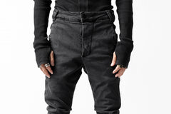 画像をギャラリービューアに読み込む, thomkrom OVER LOCKED SKINNY TROUSERS /  HYPER STRETCH DENIM (DARK GREY)