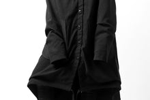 画像をギャラリービューアに読み込む, SOSNOVSKA REVERSIBLE UNINHIBITED RAIN COAT UREAN (BLACK)
