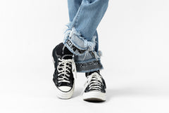 Load image into Gallery viewer, FACETASM CROPPED PRINT DENIM PANTS (INDIGO)