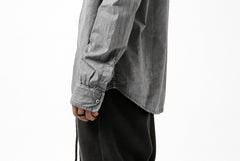 Load image into Gallery viewer, daub PLAIN COLLAR SHIRT / COLD DYED ORGANIC COTTON (GREY)