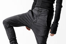 画像をギャラリービューアに読み込む, thomkrom OVER LOCKED SKINNY TROUSERS /  HYPER STRETCH DENIM (DARK GREY)