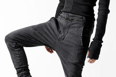 画像をギャラリービューアに読み込む, thomkrom OVER LOCKED SKINNY TROUSERS /  HYPER STRETCH DENIM (DARK GREY)