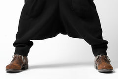 画像をギャラリービューアに読み込む, SOSNOVSKA exclusive KNEE ELLIPSED PANTS (BLACK)