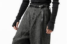 画像をギャラリービューアに読み込む, YUTA MATSUOKA buggy trousers / wool linen herringbone (charcoal grey)