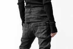 画像をギャラリービューアに読み込む, thomkrom OVER LOCKED SKINNY TROUSERS /  HYPER STRETCH DENIM (DARK GREY)