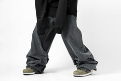 画像をギャラリービューアに読み込む, FACETASM SUPER BIG DENIM PANTS (BLACK)