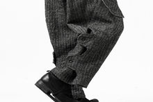 画像をギャラリービューアに読み込む, YUTA MATSUOKA buggy trousers / wool linen herringbone (charcoal grey)