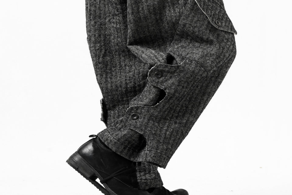 画像をギャラリービューアに読み込む, YUTA MATSUOKA buggy trousers / wool linen herringbone (charcoal grey)