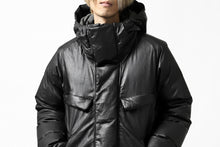 Load image into Gallery viewer, ISAMU KATAYAMA BACKLASH xx NANGA REVERSIBLE MOUNTAIN BELAY COAT / KANGAROO + NYLON x POLISH WHITE GOOSE (BLACK x GREY)