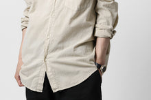 Load image into Gallery viewer, daub PLAIN COLLAR SHIRT / COLD DYED ORGANIC COTTON (SAND)