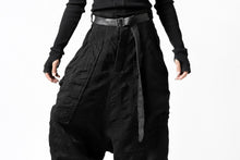 画像をギャラリービューアに読み込む, SOSNOVSKA SQUEEZED STRIPE PANTS (BLACK)