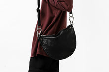 Load image into Gallery viewer, ISAMU KATAYAMA BACKLASH 2WAY BAM BAG / Italy Shoulder Object Dyed (BLACK)