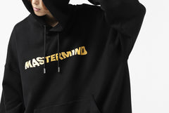 Load image into Gallery viewer, mastermind JAPAN SWEAT HOODIE / GLITTER LOGO & SKULL (BLACK)