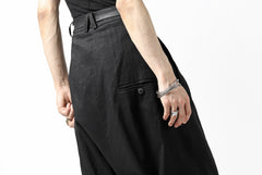 画像をギャラリービューアに読み込む, SOSNOVSKA exclusive NARROW CLOWN PANTS / SCRATCHED SILK (BLACK)