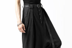 画像をギャラリービューアに読み込む, SOSNOVSKA exclusive NARROW CLOWN PANTS / SCRATCHED SILK (BLACK)