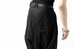画像をギャラリービューアに読み込む, SOSNOVSKA exclusive NARROW CLOWN PANTS / SCRATCHED SILK (BLACK)