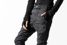 画像をギャラリービューアに読み込む, thomkrom OVER LOCKED SKINNY TROUSERS /  HYPER STRETCH DENIM (DARK GREY)