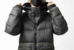 Load image into Gallery viewer, ISAMU KATAYAMA BACKLASH xx NANGA REVERSIBLE MOUNTAIN BELAY COAT / KANGAROO + NYLON x POLISH WHITE GOOSE (BLACK x GREY)