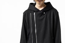 Load image into Gallery viewer, ISAMU KATAYAMA BACKLASH HOODED RIDERS BLOUSON / STRETCH RAYON SILK (BLACK)