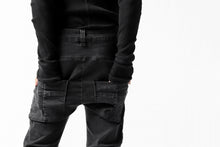 画像をギャラリービューアに読み込む, thomkrom OVER LOCKED SKINNY TROUSERS /  HYPER STRETCH DENIM (DARK GREY)