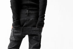 画像をギャラリービューアに読み込む, thomkrom OVER LOCKED SKINNY TROUSERS /  HYPER STRETCH DENIM (DARK GREY)