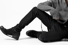 Load image into Gallery viewer, daub ERGONOMIC SKINNY PANTS / DYED LIGHT TWILL (BLACK)