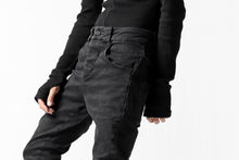 画像をギャラリービューアに読み込む, thomkrom OVER LOCKED SKINNY TROUSERS /  HYPER STRETCH DENIM (BLACK)