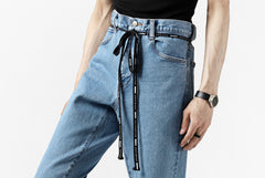Load image into Gallery viewer, FACETASM CROPPED PRINT DENIM PANTS (INDIGO)