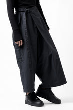 画像をギャラリービューアに読み込む, Y&#39;s WRAP WAIST PANTS ARMY-DETAIL / BACK SATIN VULCANIZATION COTTON (BLACK)