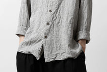 画像をギャラリービューアに読み込む, YUTA MATSUOKA round neck shirt / dead stock slab linen (light grey)