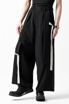 Load image into Gallery viewer, Y's BANG ON! No.125 ANCIENT TRIBE TAPE-STITCH FLUTTER PANTS (BLACK)