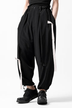 Load image into Gallery viewer, Y's BANG ON! No.125 ANCIENT TRIBE TAPE-STITCH FLUTTER PANTS (BLACK)