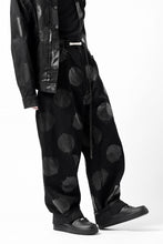 画像をギャラリービューアに読み込む, Y's.... 5POCKET JEANS / DOTS-PRINTED DENIM (BLACK)