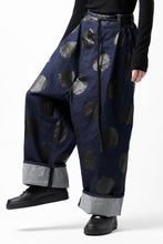 画像をギャラリービューアに読み込む, Y's.... HIPHANG SARROUEL WIDE TROUSERS / DOTS-PRINTED DENIM (INDIGO)