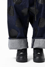 画像をギャラリービューアに読み込む, Y's.... HIPHANG SARROUEL WIDE TROUSERS / DOTS-PRINTED DENIM (INDIGO)