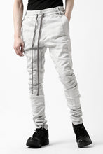 画像をギャラリービューアに読み込む, A.F ARTEFACT -thin-3D- DUST DYED DENIM ANATOMICAL PANTS (WHITE)