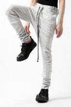 画像をギャラリービューアに読み込む, A.F ARTEFACT -thin-3D- DUST DYED DENIM ANATOMICAL PANTS (WHITE)