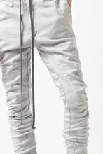 画像をギャラリービューアに読み込む, A.F ARTEFACT -thin-3D- DUST DYED DENIM ANATOMICAL PANTS (WHITE)