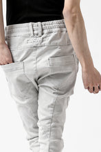 画像をギャラリービューアに読み込む, A.F ARTEFACT -thin-3D- DUST DYED DENIM ANATOMICAL PANTS (WHITE)