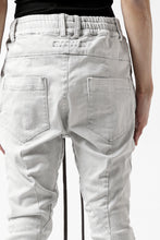 画像をギャラリービューアに読み込む, A.F ARTEFACT -thin-3D- DUST DYED DENIM ANATOMICAL PANTS (WHITE)