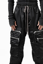 画像をギャラリービューアに読み込む, A.F ARTEFACT -SEPARATION- ZIP CARGO PANTS / LUXURY NYLON (BLACK)