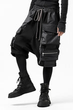 画像をギャラリービューアに読み込む, A.F ARTEFACT "BOXY" ARMY SARROUEL SHORTS / BomberHEAT® (BLACK)
