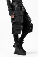 画像をギャラリービューアに読み込む, A.F ARTEFACT "BOXY" ARMY SARROUEL SHORTS / BomberHEAT® (BLACK)