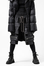 画像をギャラリービューアに読み込む, A.F ARTEFACT "BOXY" ARMY SARROUEL SHORTS / BomberHEAT® (BLACK)